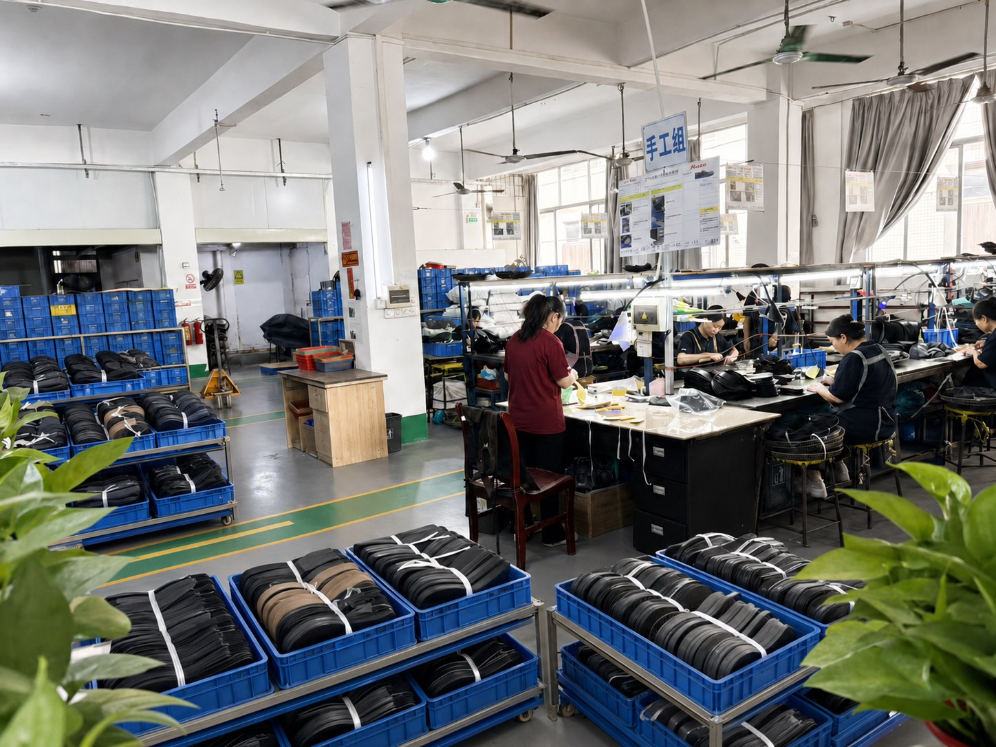 铭浩盛科技鞋业手工组与针车工序生产现场